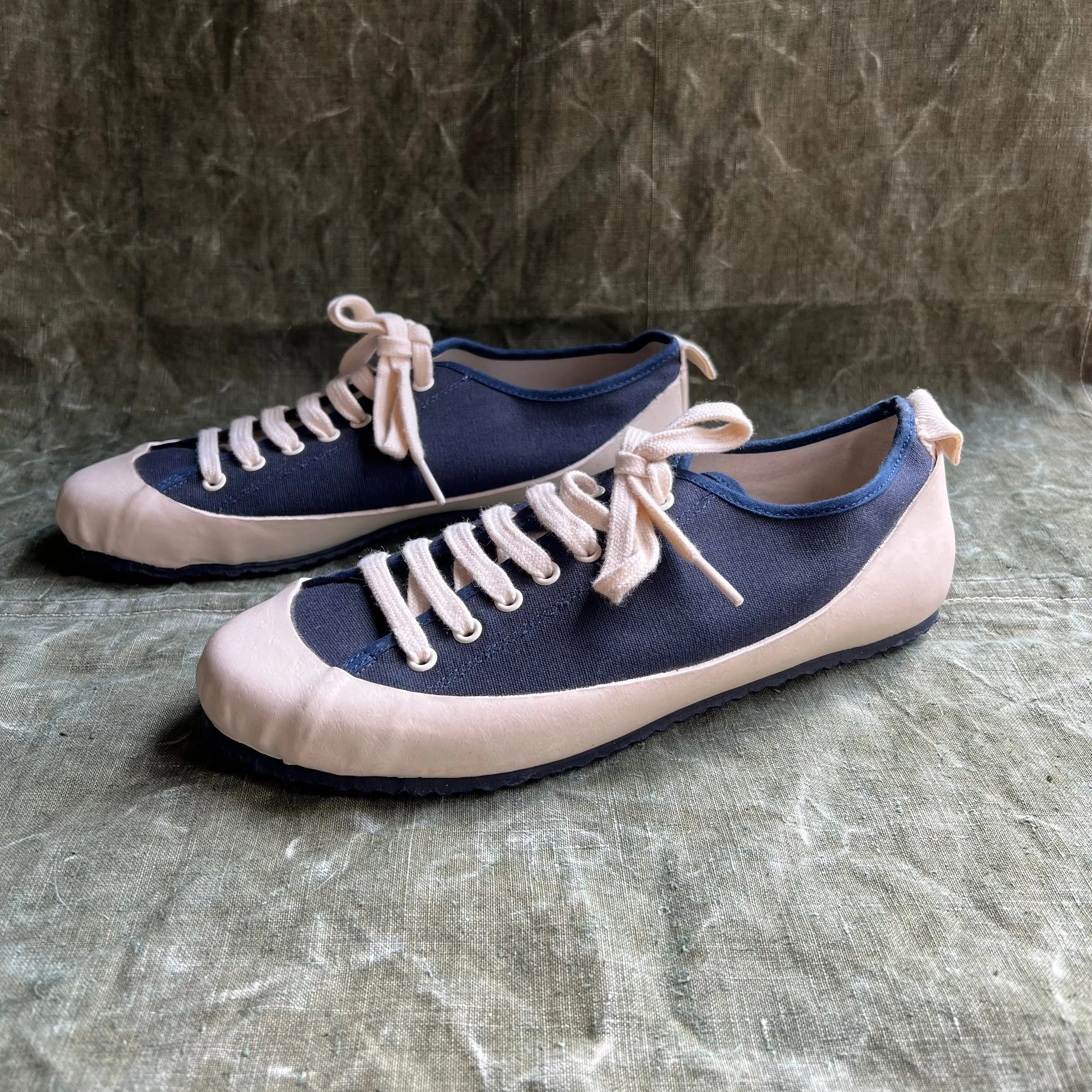 ARCHIVE SALE - MARINE TYPE 2 LACE UP SAMPLE, NAVY/ECRU