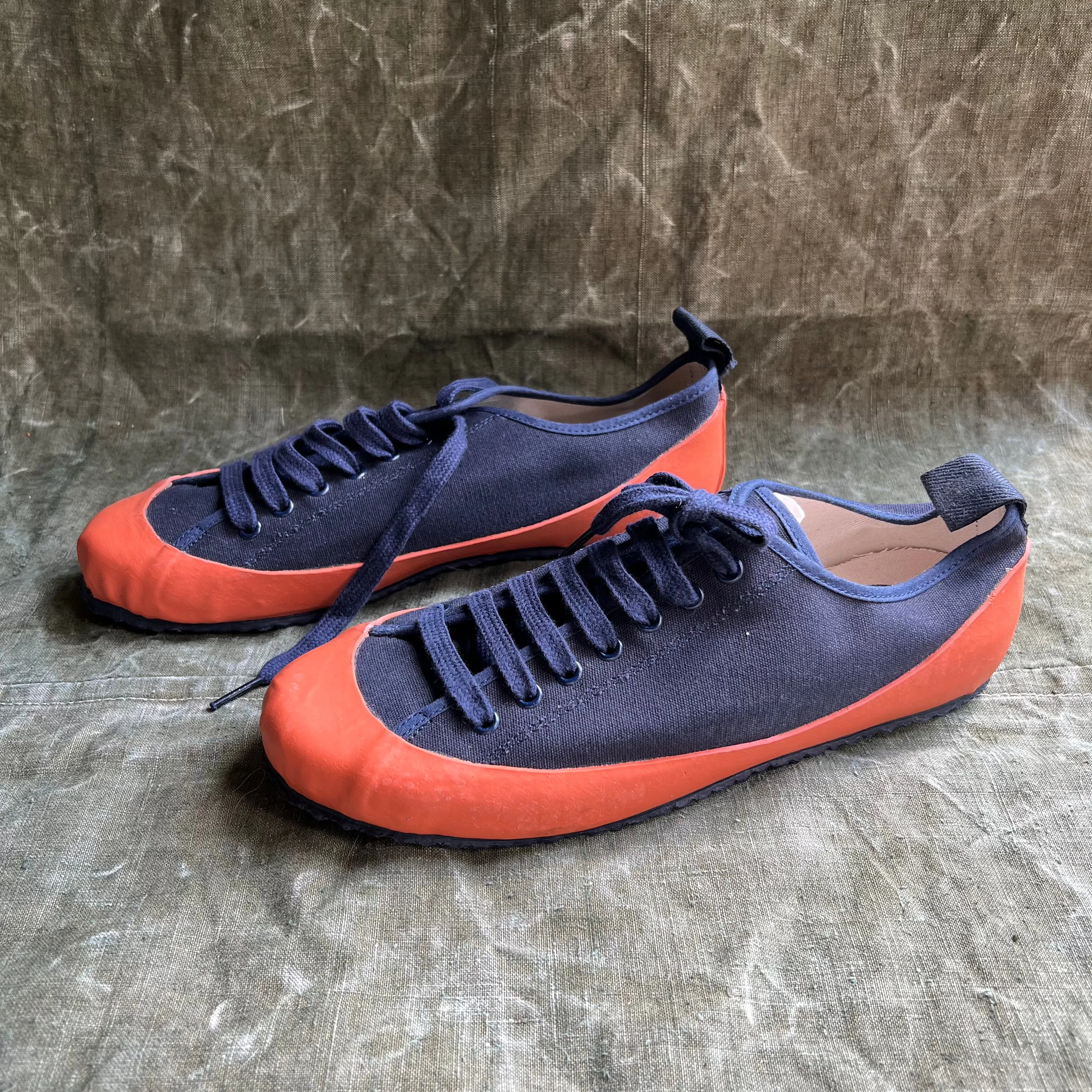 ARCHIVE SALE - MARINE TYPE 2 LACE UP SAMPLE, NAVY/ORANGE