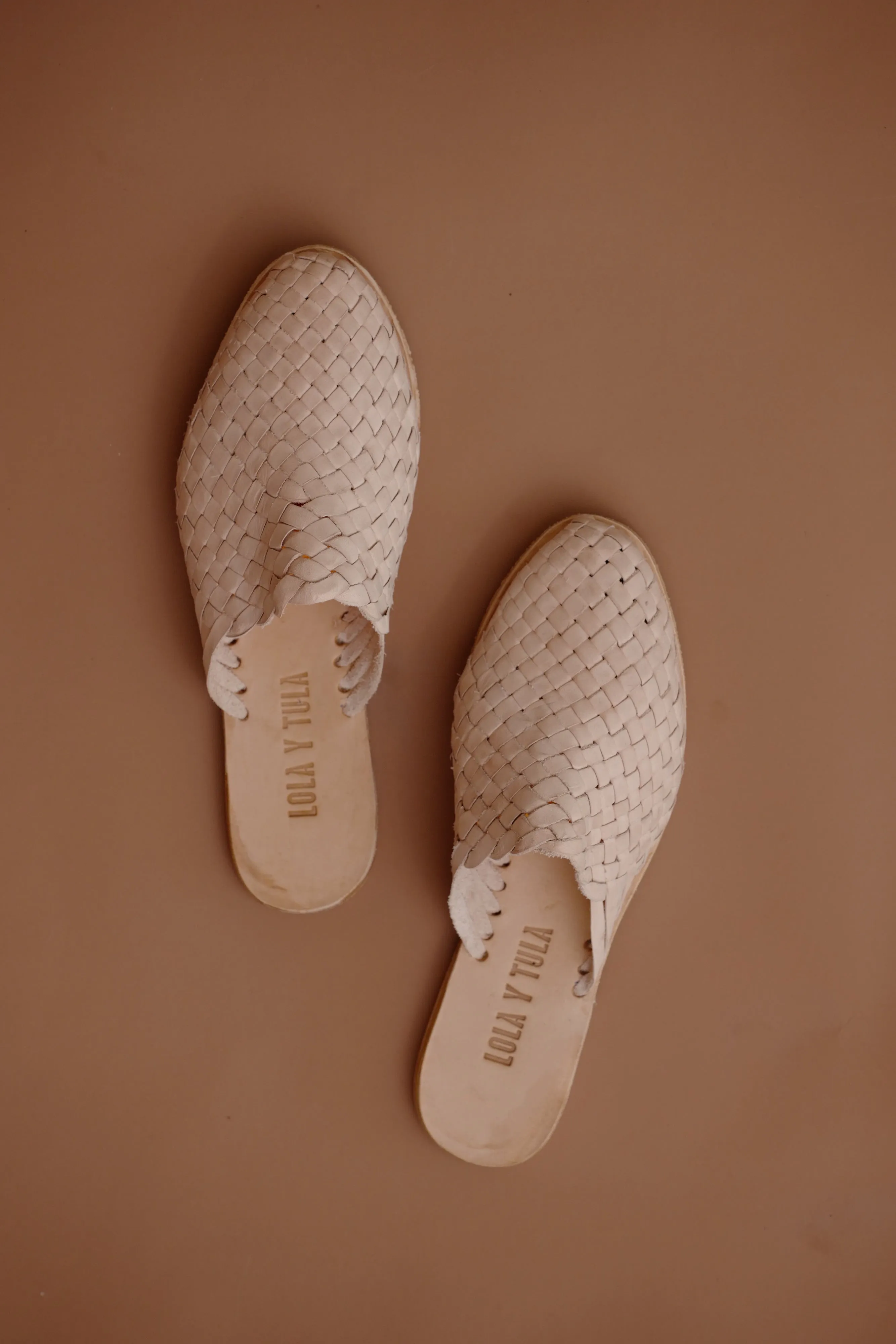 HAND WOVEN LEATHER SLIDES // CREAM