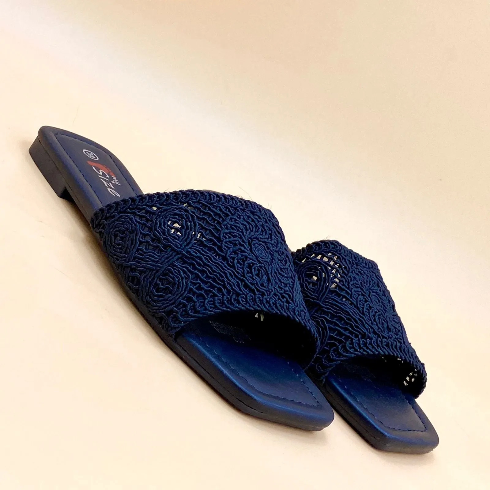 NEW , WOMEN SLIPPERS S7