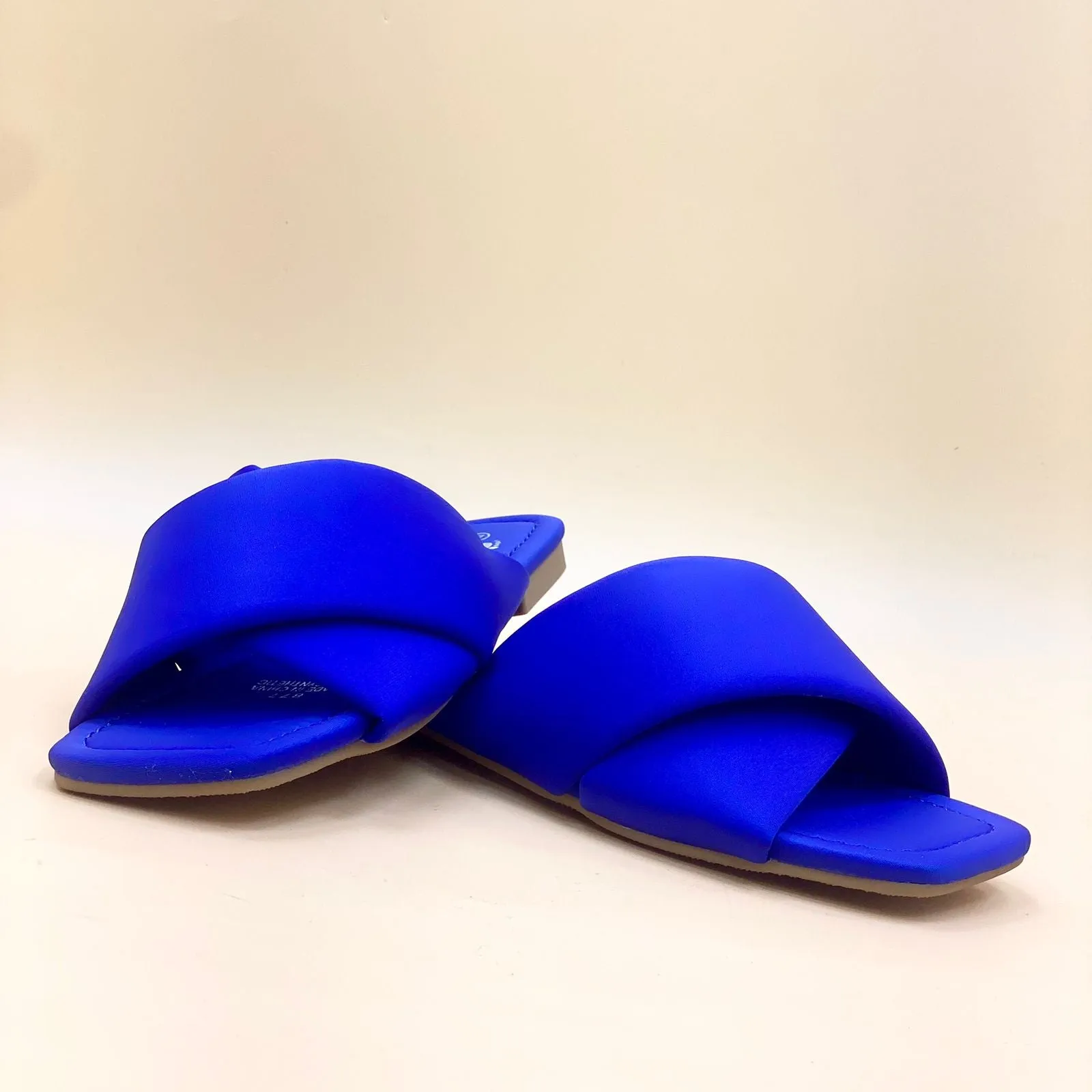 NEW , WOMEN SLIPPERS S8