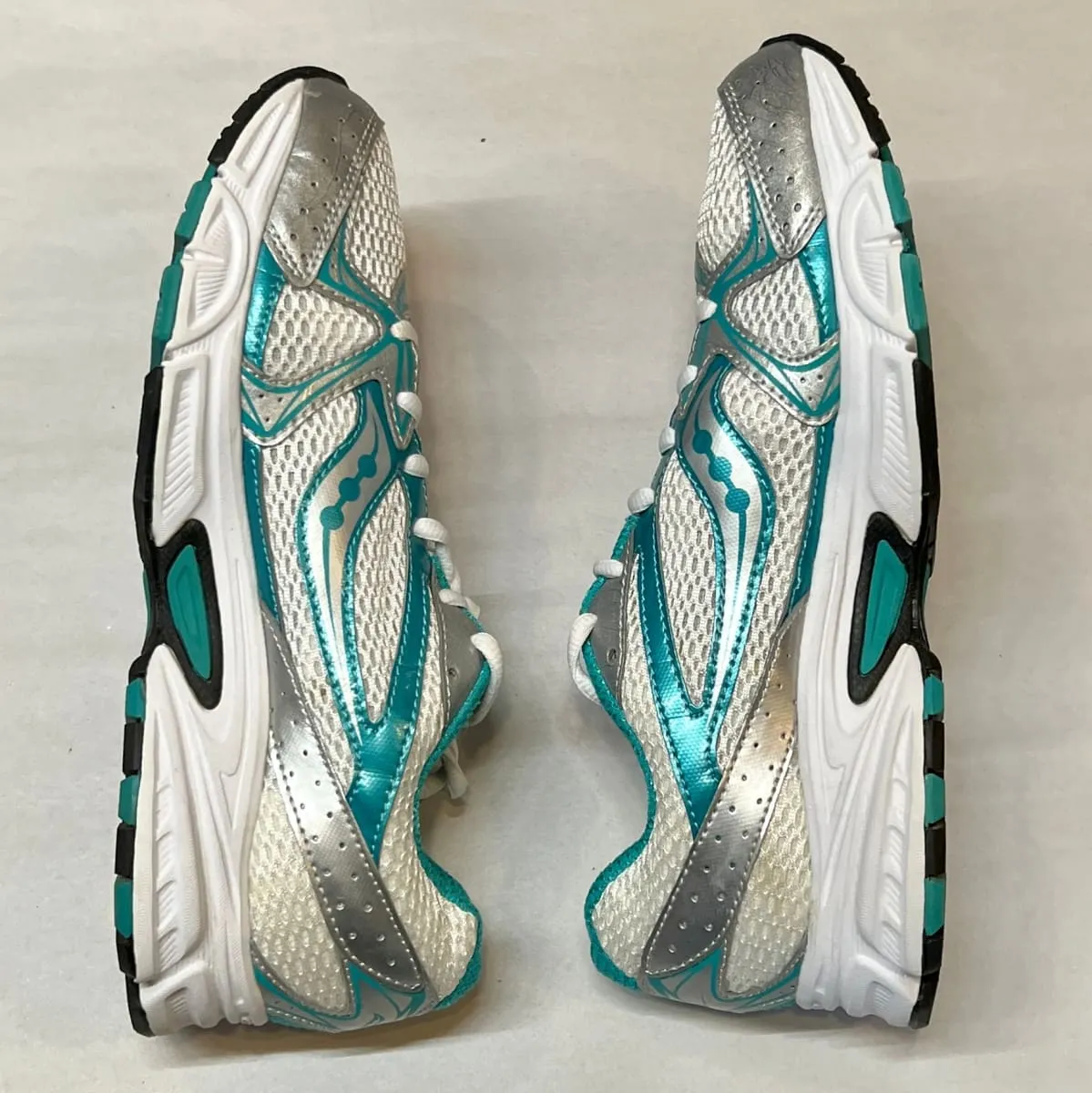 Women's Saucony Grid Cohesion 6 -- White/Teal/Citron -- Running Shoe -- Size 9